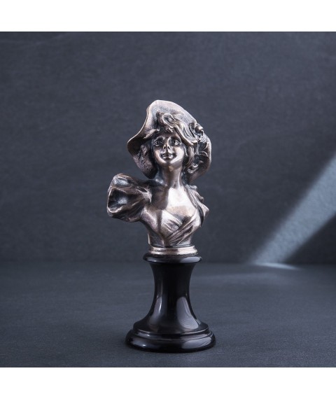 Срібна фігура ручної роботи "Бюст дівчина в капелюсі" сер00011 Онікс