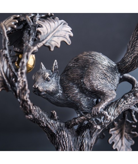 Срібна фігура ручної роботи "Білка з горішком на дереві" сер00018 Онікс