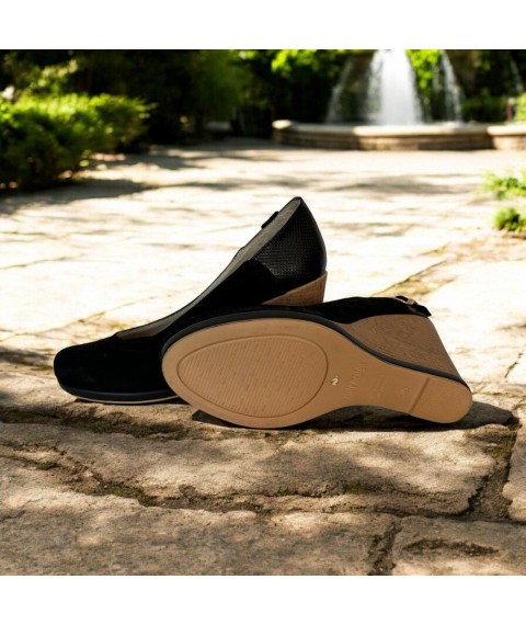 Туфли женские из натуральной замши черные 712ZBLK