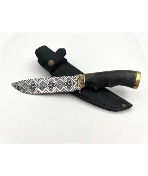 Нож ручной работы «Вишиванка #1» с кожаными ножнами нескладной 95х18