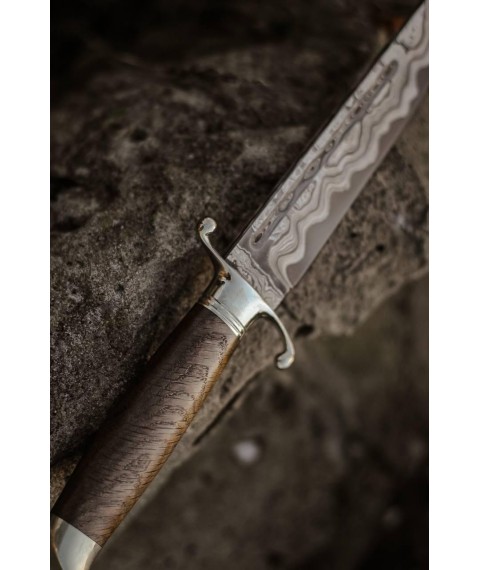 Боевой нож ручной работы из ламинированной дамасской стали «Финка #6» с кожаными ножнами 60-61 HRC.