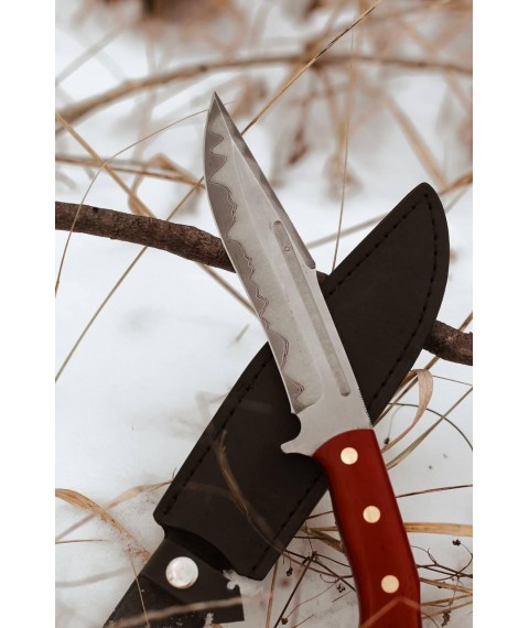 Нож ручной работы из ламинированного дамасска «Red #1» с кожаными ножнами 60-61HRC.