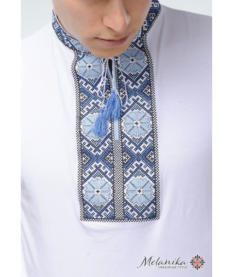 Мужская вышитая футболка с коротким рукавом в этно стиле «Гуцульськая (голубая вышивка)»
