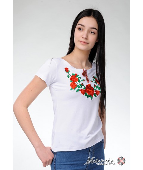 Besticktes Damen-T-Shirt im ukrainischen Stil "Rosen auf Wei?"