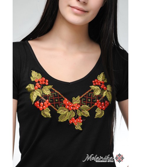 Женская черная вышитая футболка на праздник с V-образной горловиной «Калина»