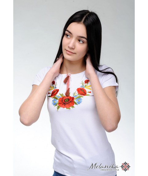 Красивая белая женская вышитая футболка с коротким рукавом «Мак и ромашка»