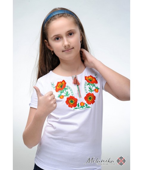 Вышитая детская футболка белого цвета с цветочным орнаментом «Красочные маки»