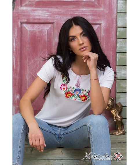 Женская футболка с коротким рукавом с вышивкой цветами в нежно белом цвете «Мальвы» 3XL