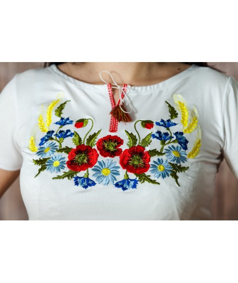 Wei?es besticktes Damen T-Shirt mit kurzen ?rmeln mit floralem Ornament "Kranz mit ?hrchen"