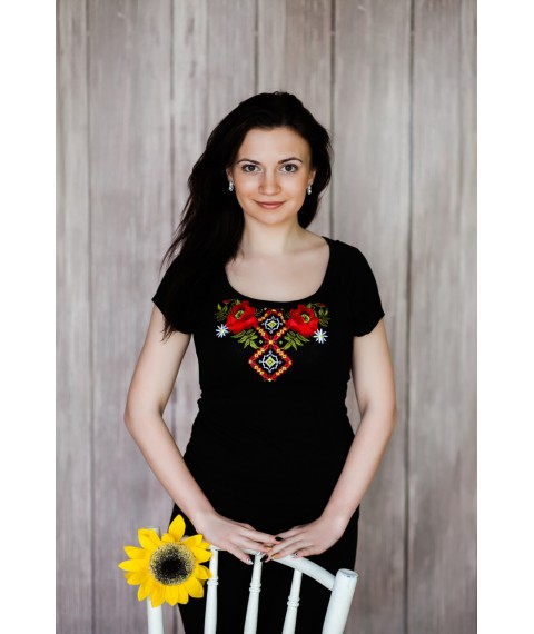 Летняя футболка с вышивкой на короткий рукав в черном цвете «Маковая геометрия»