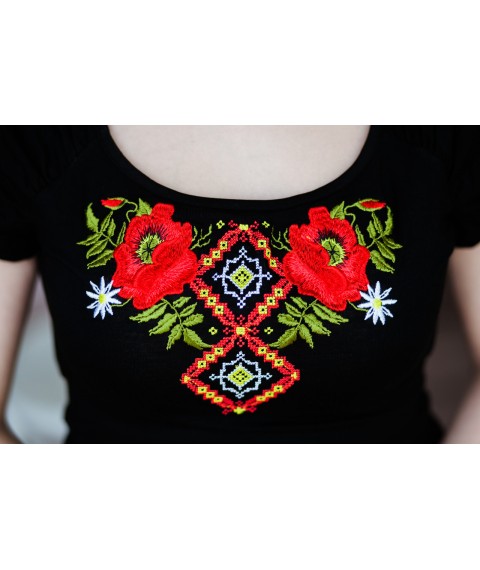 Летняя футболка с вышивкой на короткий рукав в черном цвете «Маковая геометрия»