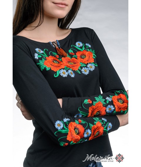 Черная женская вышитая футболка с длинным рукавом в этно стиле «Маковое поле»