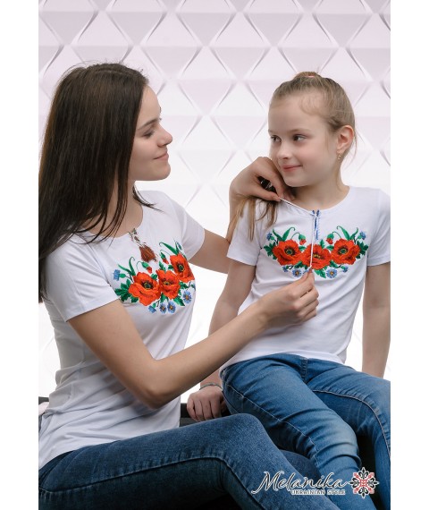 Set of embroidered T-shirts for mom and daughter "Poppy field"