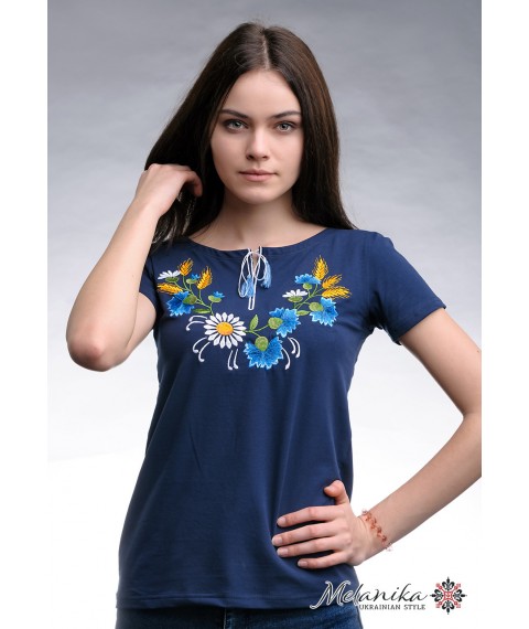 Женская вышитая футболка темно-синего цвета с цветочным орнаментом в украинском стиле «Веночек»