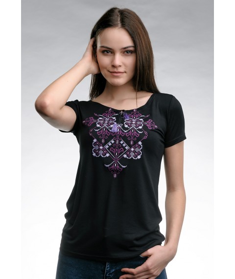 Оригинальная женская вышитая футболка на лето в черном цвете «Элегия (фиолетовая вышивка)» S