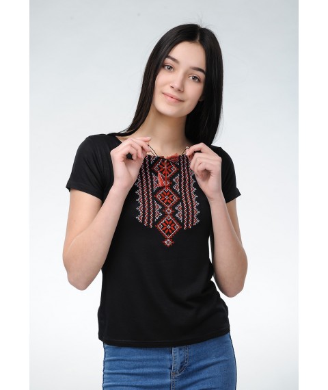 Женская вышитая футболка с классическим орнаментом «Гуцулка (красная вышивка)» M