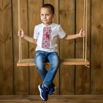 Классическая вышитая футболка для мальчика с красным орнаментом «Нежная геометрия»