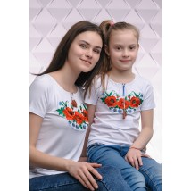 Комплект вышитых футболок для мамы и дочки «Маковое поле»