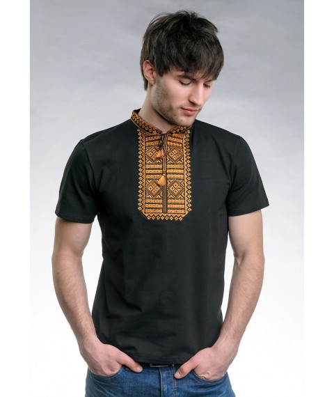 Летняя мужская вышитая футболка черного цвета «Гладь (золотистый орнамент)»