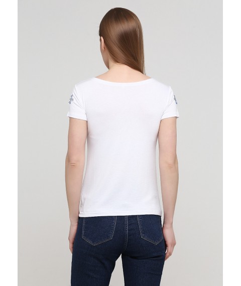 Женская вышитая футболка в белом цвете с синей вышивкой «Нежность»