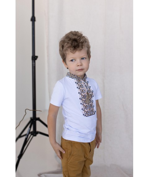 Вышитая футболка для мальчика с коротким рукавом Дем'янчик (бежевая вышивка) 110