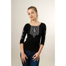 Стильная женская футболка с вышивкой с рукавом 3/4 черного цвета с серым орнаментом «Гуцулка»