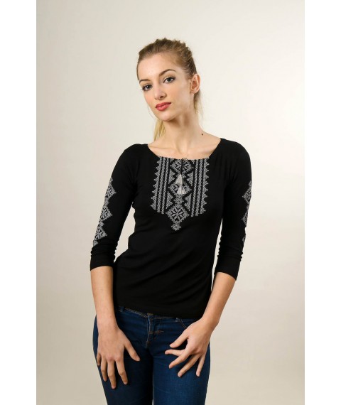 Стильная женская футболка с вышивкой с рукавом 3/4 черного цвета с серым орнаментом «Гуцулка» L