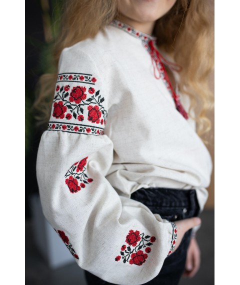 Вышитая блузка для девочки с длинным рукавом с цветочным орнаментом «Розочки» лен 152