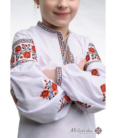 Вышитая блузка для девочки с длинным рукавом с цветочным орнаментом «Розочки» 122