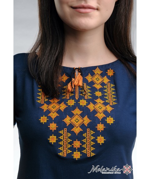 Женская футболка с оранжевой вышивкой в темно-синем цвете с кутасикамы «Звездное Сияние» XL