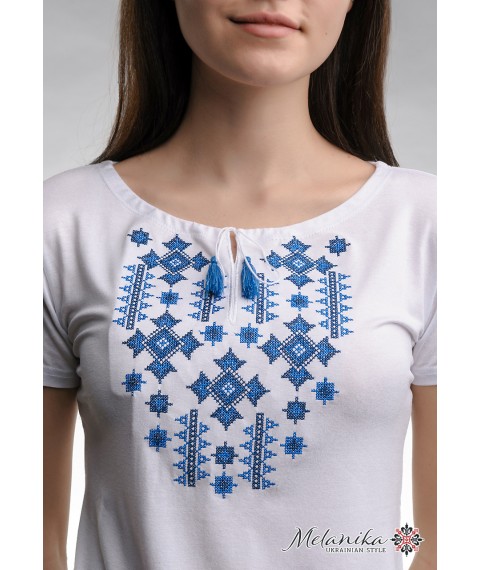 Летняя женская вышитая футболка белого цвета «Звездное сияние (синяя вышивка)» L