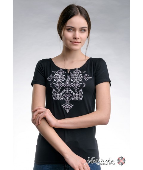 Повседневная женская вышитая футболка в черном цвете «Элегия (серая вышивка)» L
