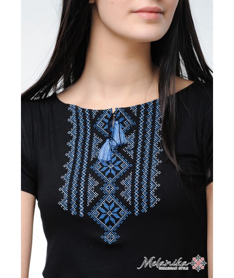 Молодежная вышиванка в черном цвете для женщины «Гуцулка (синяя вышивка)» S