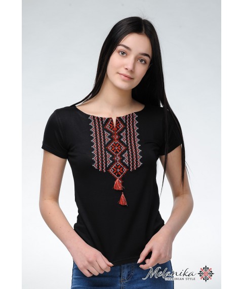 Женская вышитая футболка с классическим орнаментом «Гуцулка (красная вышивка)» M