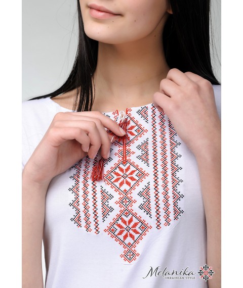 Женская футболка с вышивкой на короткий рукав в белом цвете «Гуцулка (красная вышивка)» L