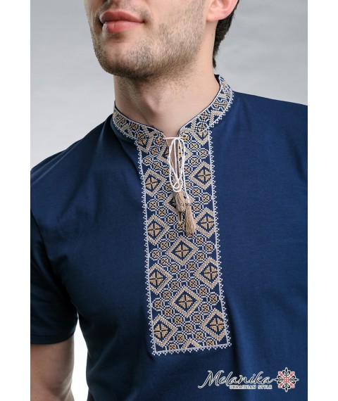 Мужская футболка с вышивкой в украинском стиле «Казацкая (бежевая вышивка)» M
