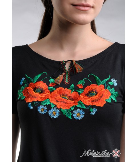 Черная женская вышитая футболка с цветочным орнаментом с коротким рукавом «Маковое поле» L