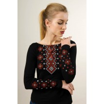 Изящная черная женская вышитая футболка «Карпатский орнамент (красная вышивка)» XL