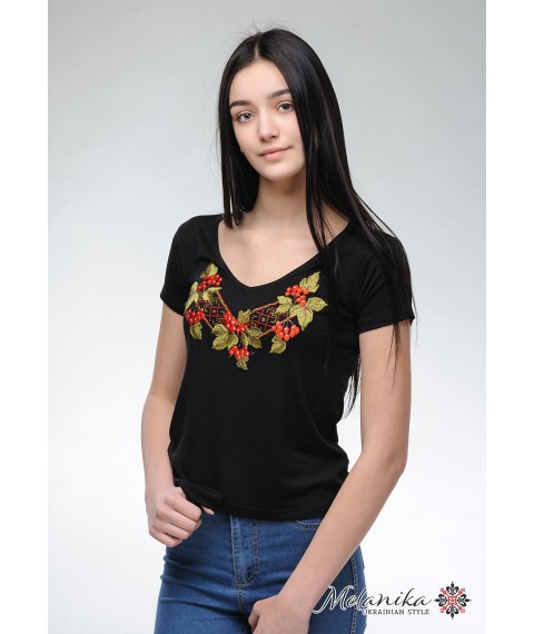 Женская черная вышитая футболка на праздник с V-образной горловиной «Калина» S