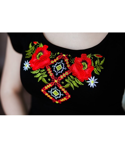 Летняя футболка с вышивкой на короткий рукав в черном цвете «Маковая геометрия» M