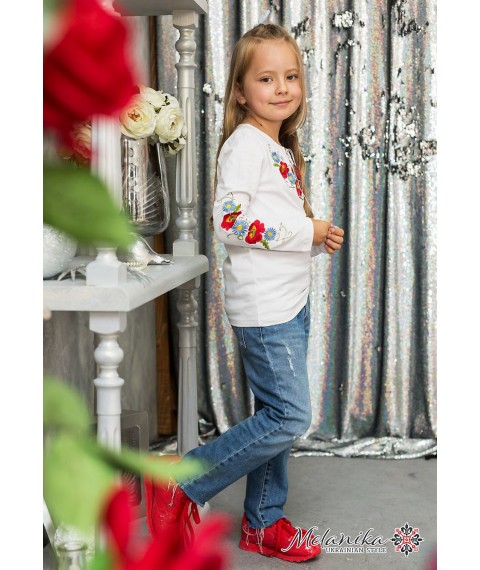 Модная детская футболка с вышивкой белого цвета «Маки-ромашки» 92