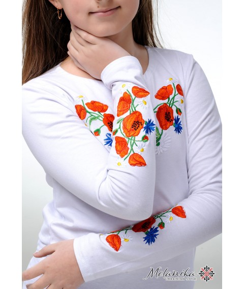 Белая вышитая футболка для девочки с цветами «Маки с васильками» 92