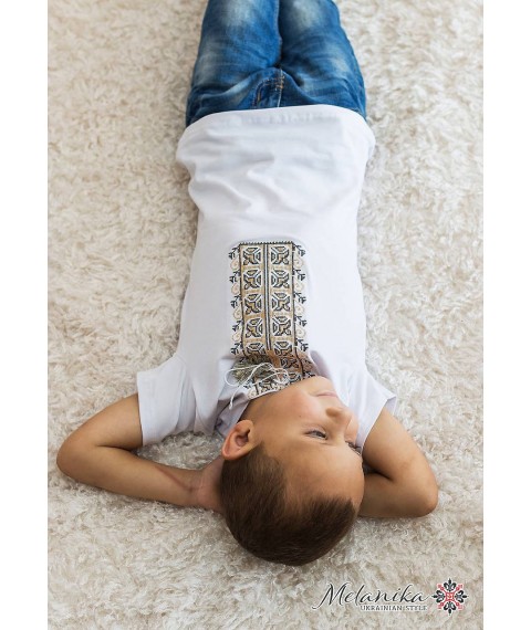 Стильная вышиванка для мальчика белого цвета с коричневым орнаментом «Дем'янчик» 92