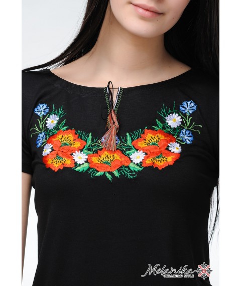 Вышитая женская футболка с коротким рукавом в черном цвете с цветами «Полевая красота» S