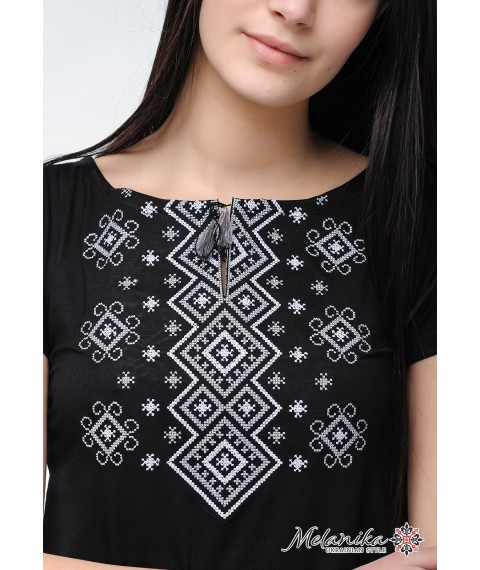 Женская черная вышиванка с коротким рукавом «Карпатский орнамент (серая вышивка)» 3XL