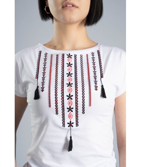 Классическая белая женская футболка с украинским орнаментом «Ожерелье» L