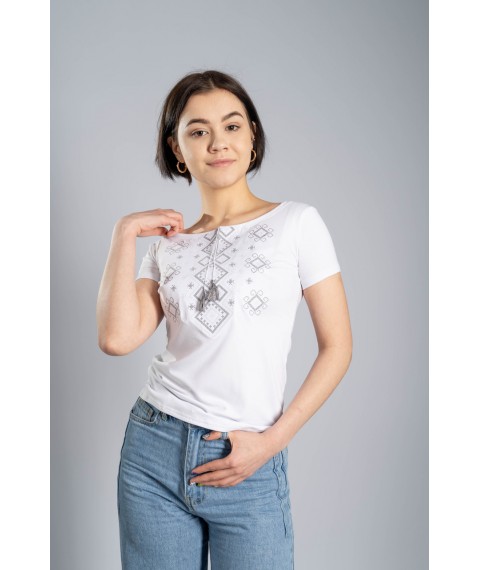 Женская вышитая футболка белого цвета с серой вышивкой "Карпатский орнамент"