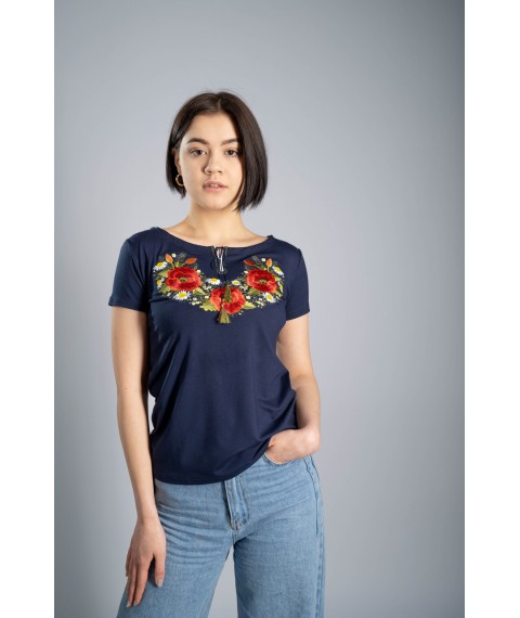 Красивая женская вышитая футболка в синем цвете с цветочным орнаментом «Маковый цвет» M