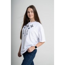 Женская oversize футболка с вышивкой на груди в белом цвете "Мелания"
