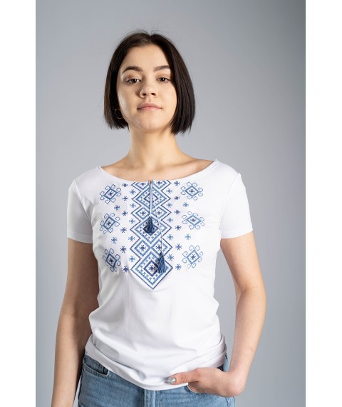 Женская вышитая футболка с коротким рукавом с круглой горловиной «Карпатский орнамент (голубая вышивка)» L